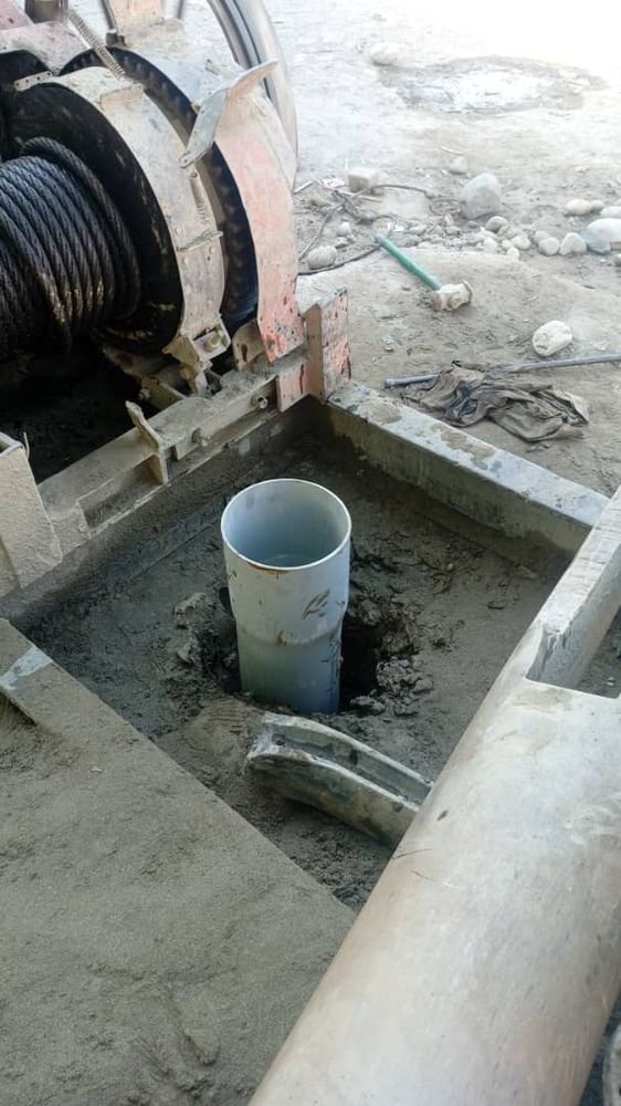 Casing lowered into the borehole